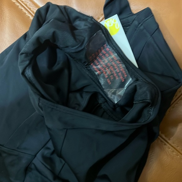 NWT Boden Santorini Halterneck Swimsuit Black.sz 8RHot deal🔥 - Picture 7 of 9